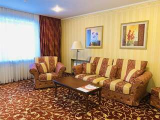 Гостиница Славянка Челябинск Двухкомнатный люкс (Suite Superior)-1