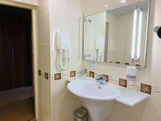 Гостиница Славянка Челябинск Однокомнатный с одной широкой кроватью, улучшенный(DeLuxe)-4