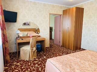 Гостиница Славянка Челябинск Двухкомнатный люкс (Suite Superior)-14