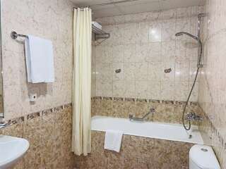 Гостиница Славянка Челябинск Однокомнатный с одной широкой кроватью, улучшенный(DeLuxe)-3