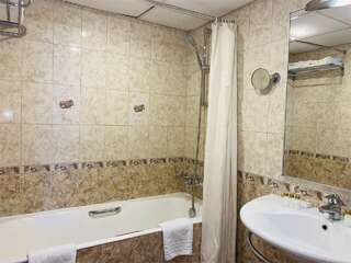 Гостиница Славянка Челябинск Двухкомнатный люкс (Suite Superior)-9