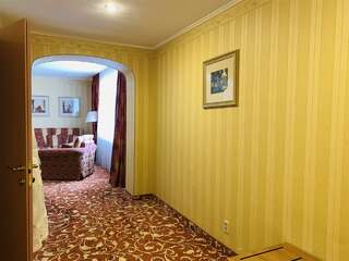 Гостиница Славянка Челябинск Двухкомнатный люкс (Suite Superior)-3