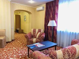 Гостиница Славянка Челябинск Двухкомнатный люкс (Suite Superior)-2