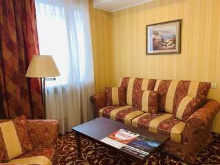 Гостиница Славянка Челябинск Двухкомнатный люкс (Suite Superior)-12